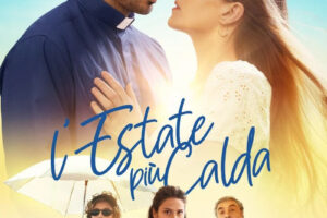 Un film sul desiderio, sui legami e sulle strade che sembrano definite e invece vengono ridefinite da svolte impreviste. L’Estate Più Calda non è solo una commedia romantica su due anime, quella di Lucia e qulla di Nicola, che si incontrano in maniera imprevista; o forse è soprattutto questo: una variazione leggera, ma decisa, sull’insolito che stravolge le nostre vite. Per una vita, un’estate o chissà.