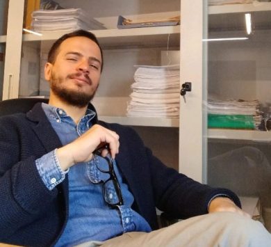 Giornalista professionista dal 2017, è redattore al Quotidiano di Sicilia. Si occupa tra l’altro di politica, ambiente, energia, infrastrutture ed è responsabile delle pagine di Catania.